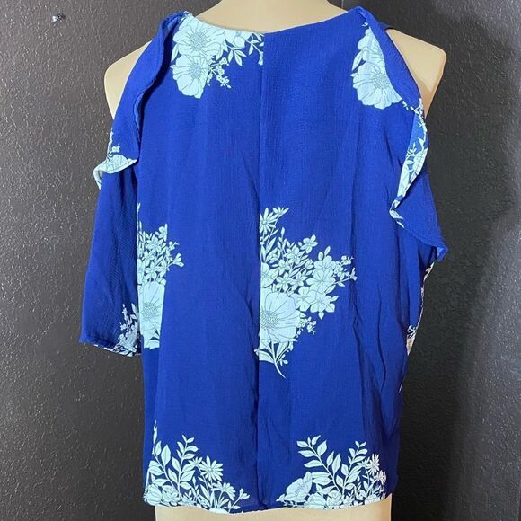 Haute Monde blue floral cold shoulder ruffle sleeve crinkle texture tunic top - Picture 6 of 7